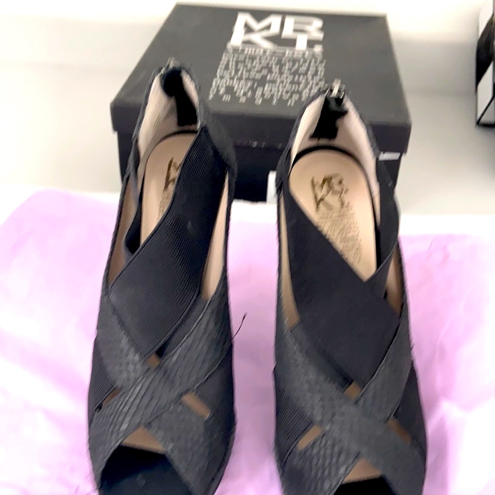 Gently worn MRKT pumps. Cute zippers in back.
